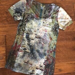 Daytrip like new cute ripped artful tee shirt